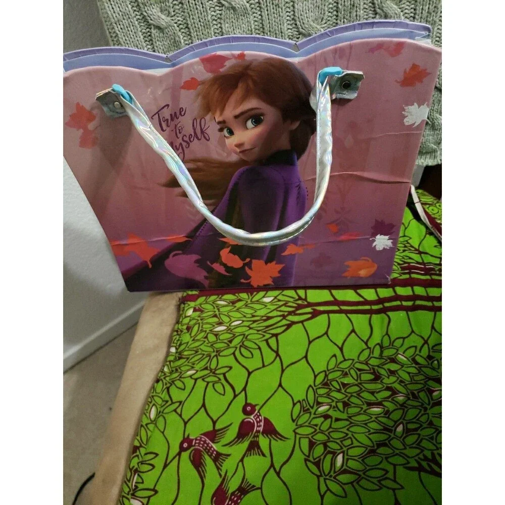Frozen Standing Folder Accordion